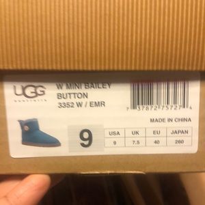 Ugg Mini Bailey Button